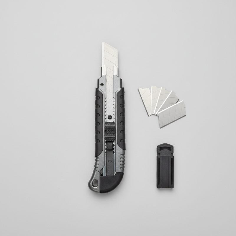 Cutter professionale con lame